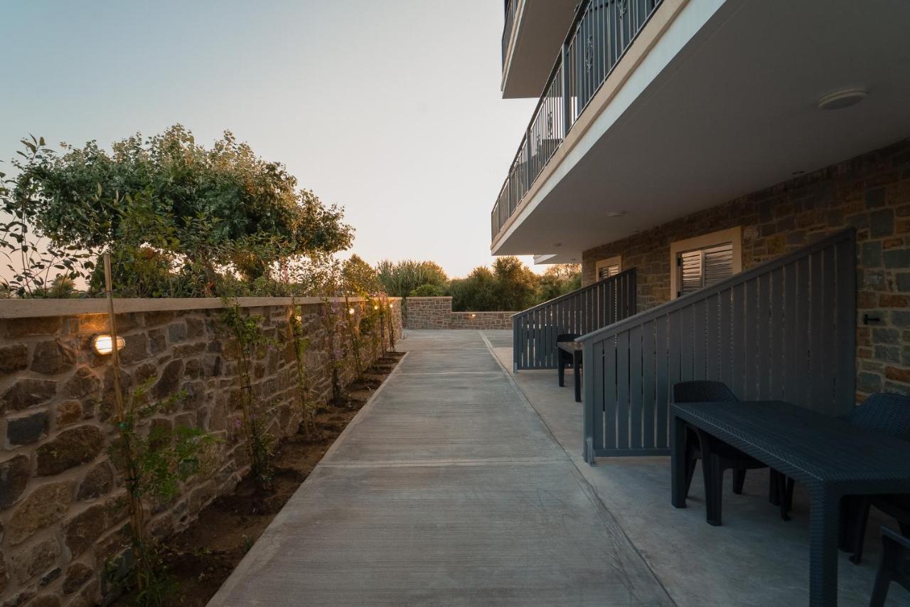 Lithos Suites Finikounta Exterior foto
